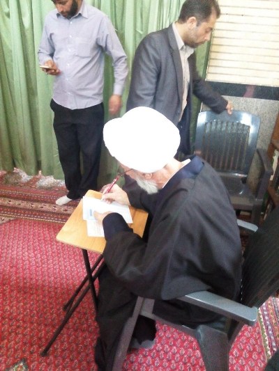کاندیدای خبرگان تهران در شهرک شهید محلاتی قم رای داد