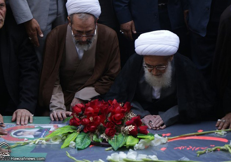 حضور یک مرجع تقلید در تشییع شهید مدافع حرم