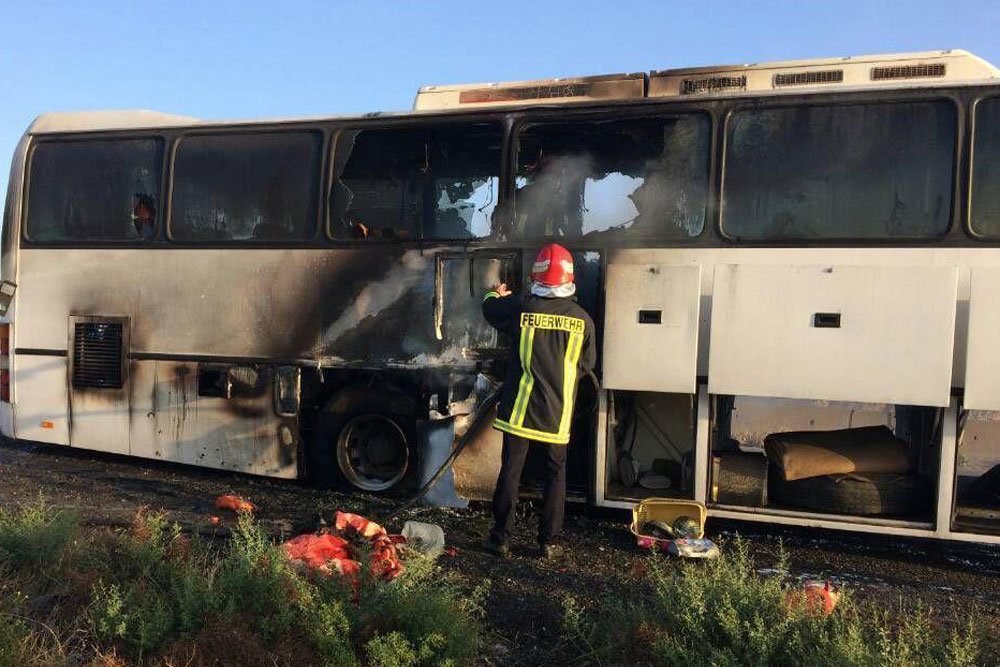 حادثه آتش سوزی اتوبوس حامل ۴۰ دانشجو در قم+ تصاویر