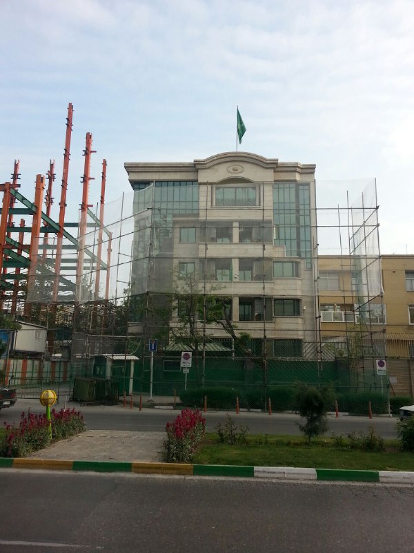 هشدار رهبری نصب العین قفس کنسولگری عربستان + عکس