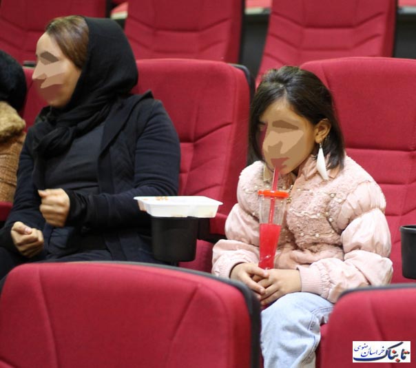 مانور بدحجابی و ابتذال در جشنواره&zwnj; فیلم انقلاب در مشهد + عکس