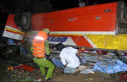 واژگونی مرگبار اتوبوس اسکانیا+تصویر