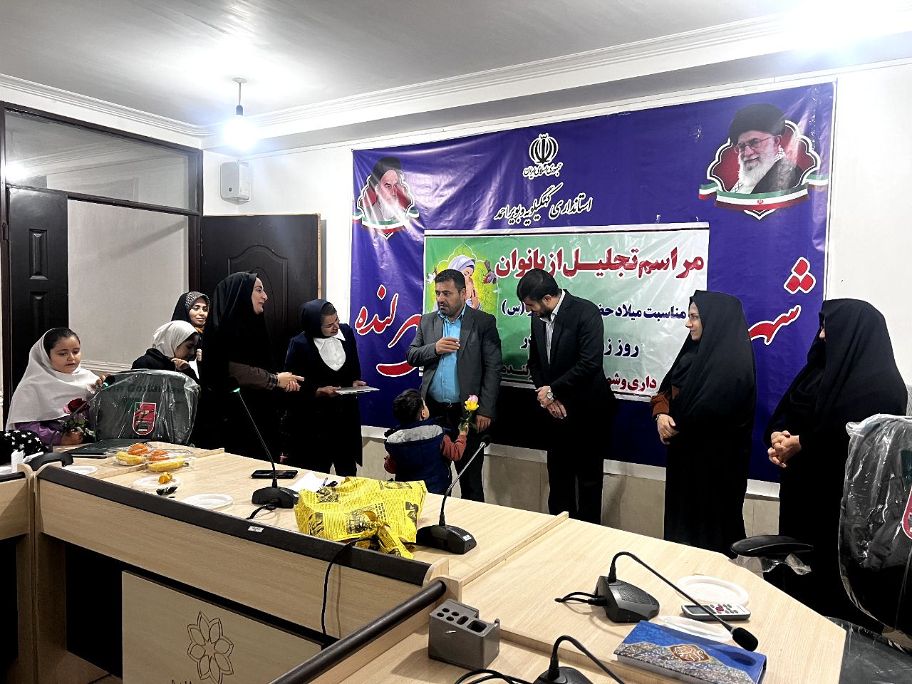 تجلیل از مادران شهدا و بانوان فعال تشکل های فرهنگی/ پارک بانوان در لنده ساماندهی میشود+تصاویر تجلیل از مادران شهدا و بانوان فعال تشکل های فرهنگی/ پارک بانوان در لنده ساماندهی میشود+تصاویر