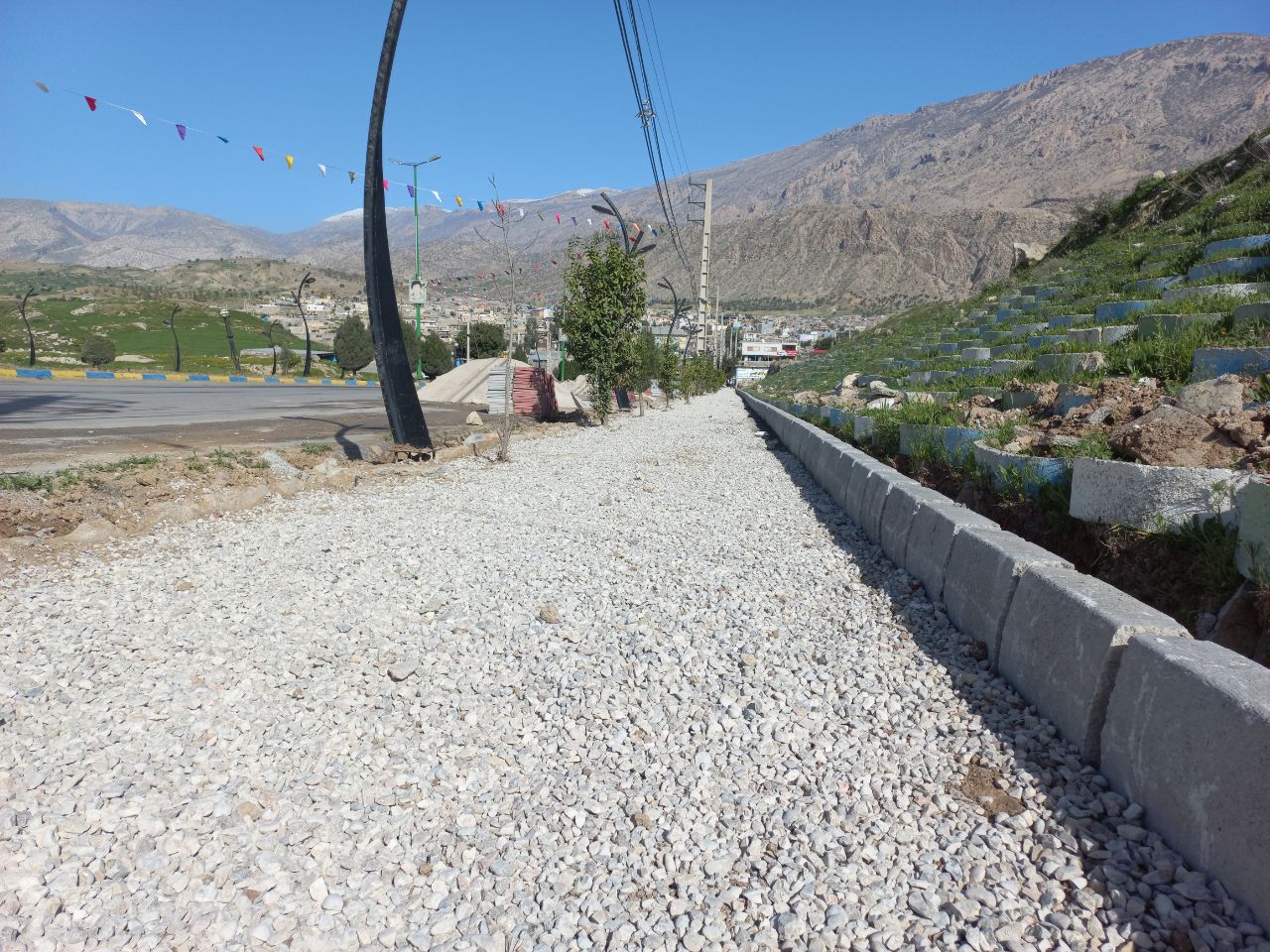 اولویت شهرداری و شورای ششم زیبا کردن ورودی شهر است/فاز دوم ساماندهی ورودی شهر لنده آغاز شد+تصاویر اولویت شهرداری و شورای ششم زیبا کردن ورودی شهر است/فاز دوم ساماندهی ورودی شهر لنده آغاز شد+تصاویر