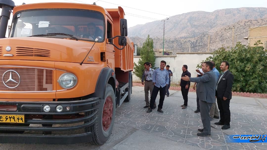 یک دستگاه کامیون بنز به ناوگان عمرانی شهرداری لنده اضافه شد یک دستگاه کامیون بنز به ناوگان عمرانی شهرداری لنده اضافه شد