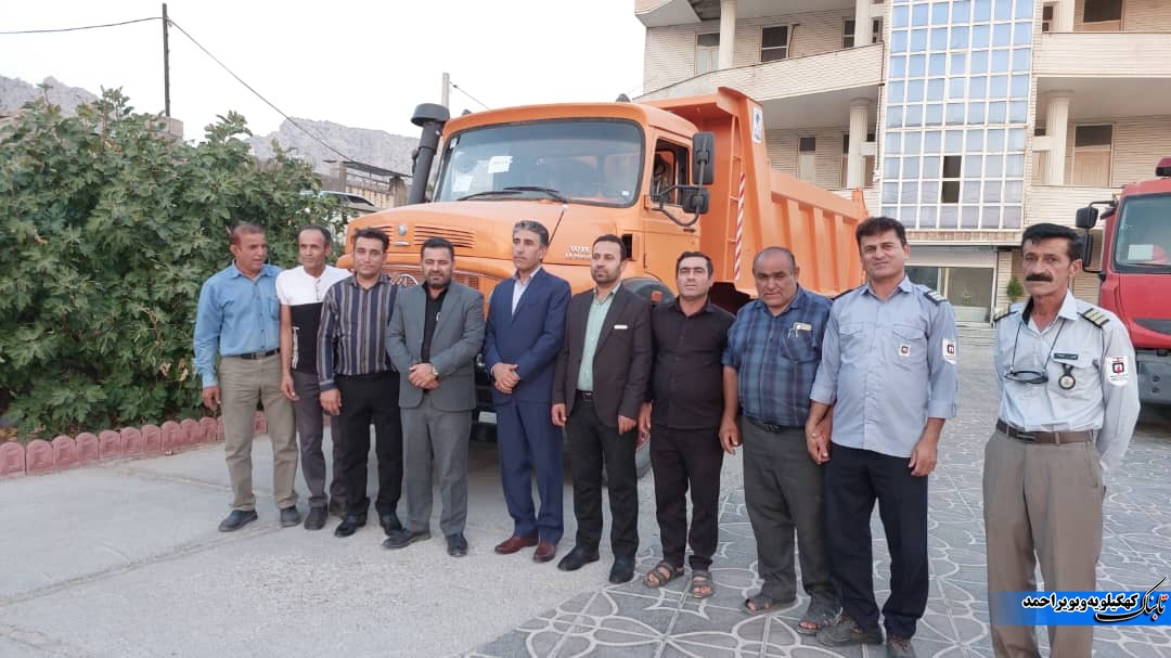 یک دستگاه کامیون بنز به ناوگان عمرانی شهرداری لنده اضافه شد یک دستگاه کامیون بنز به ناوگان عمرانی شهرداری لنده اضافه شد