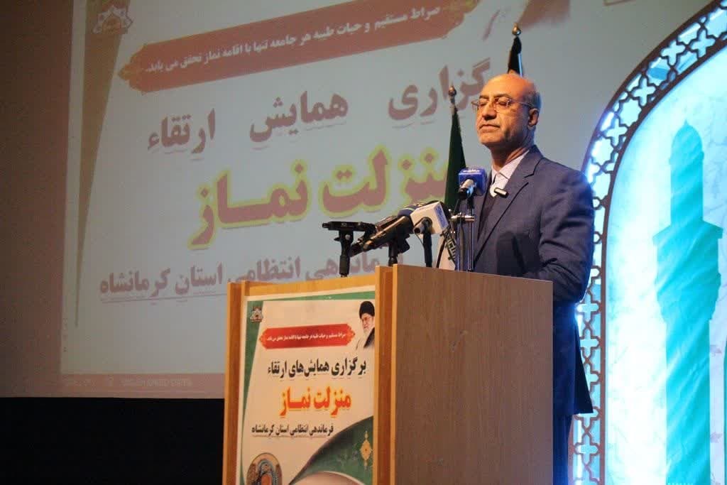 صلابت و اقتدار جمهوری اسلامی پایه‌های استکبار را به لرزه درآورده است/ نماز زیباترین حالت عبودیت انسان است