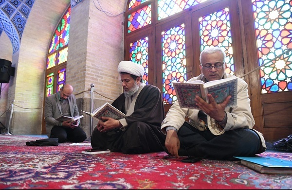 گزارش تصویری ضیافت نور در نصیرالملک: تلاوت و تفسیر قرآن در ماه رمضان گزارش تصویری ضیافت نور در نصیرالملک: تلاوت و تفسیر قرآن در ماه رمضان