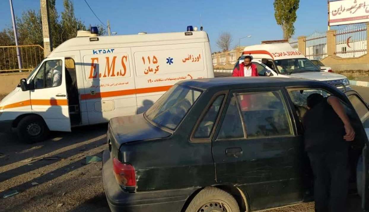 مصدومیت ۵ دانش آموز کرمانی درپی تصادف سرویس مدرسه مصدومیت ۵ دانش آموز کرمانی درپی تصادف سرویس مدرسه