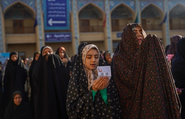 گزارش تصویری-نماز عید بندگی در سومین حرم اهل بیت (ع) اقامه شد