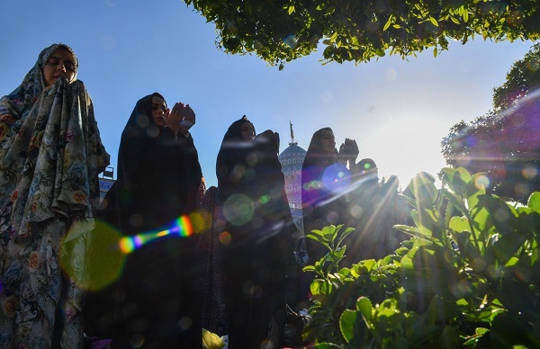 گزارش تصویری-نماز عید بندگی در سومین حرم اهل بیت (ع) اقامه شد