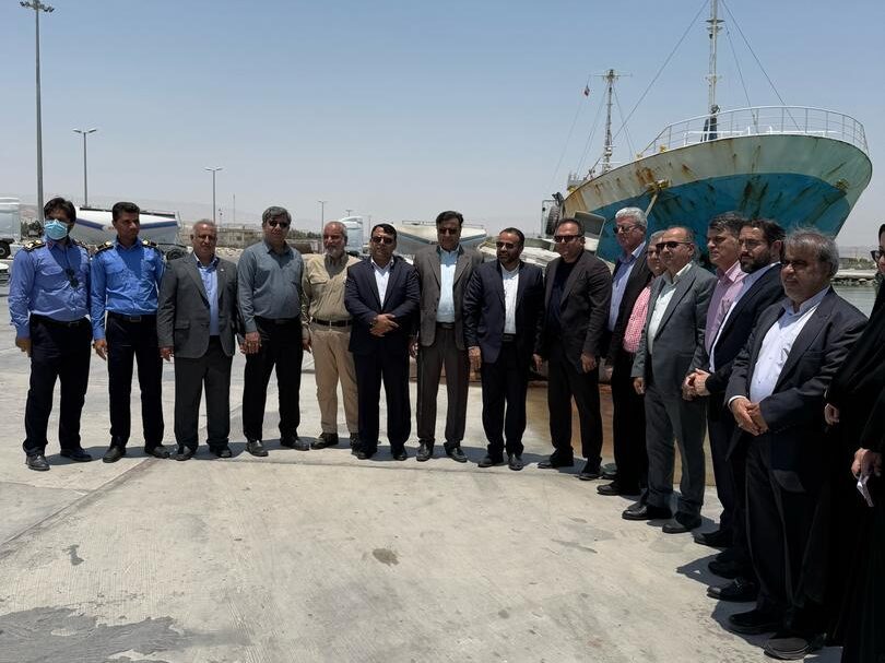 بازدید مسئولان کشوری و استانی از بندر چارک برای بررسی ایجاد مرز رسمی