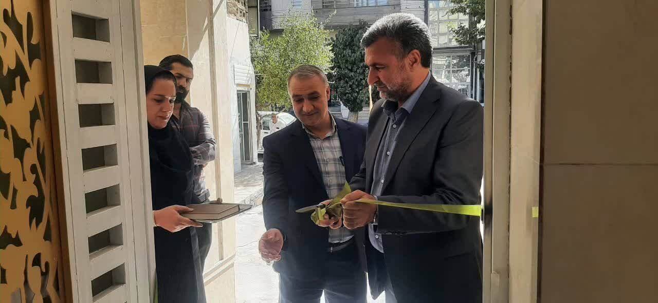 حمایت از کارگاههای خرد و متوسط نقشی اساسی در پویایی اقتصاد محلی و کاهش نرخ بیکاری دارد حمایت از کارگاههای خرد و متوسط نقشی اساسی در پویایی اقتصاد محلی و کاهش نرخ بیکاری دارد