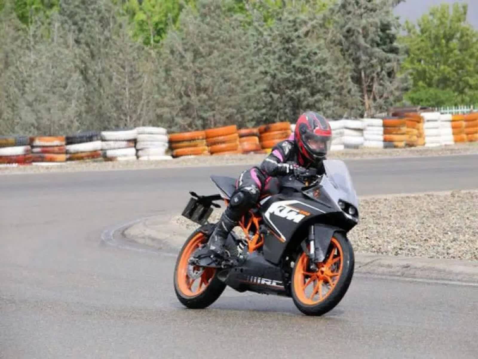 توسعه آموزش ایمن موتورسواری و جذب بانوان / ساماندهی بیش از ۱۰۰ موتورسوار خطرساز در کرمانشاه توسعه آموزش ایمن موتورسواری و جذب بانوان / ساماندهی بیش از ۱۰۰ موتورسوار خطرساز در کرمانشاه