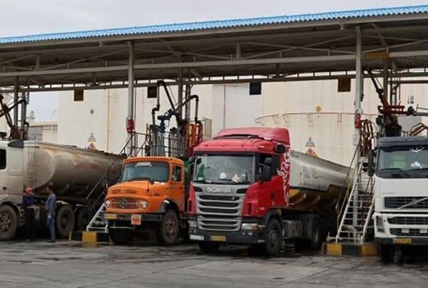 انتقاد نماینده اهواز از بی‌توجهی دولت به قوانین سوخت و حمل‌ونقل/ سفره مردم محل آزمون و خطا نیست